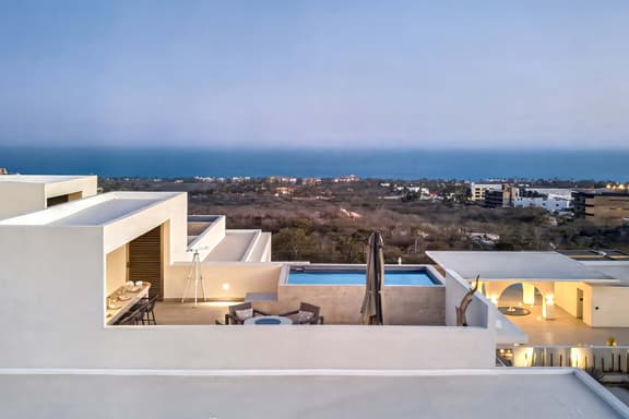 Casa Ballena | Rooftop Pool | Arch Views
